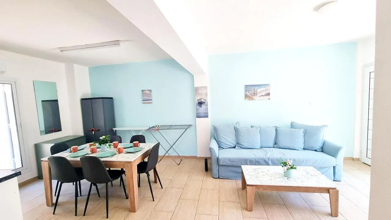 Dream Escape Apt 1 - 6 Min Walk To Kastella Beach! Larnaca Apartment