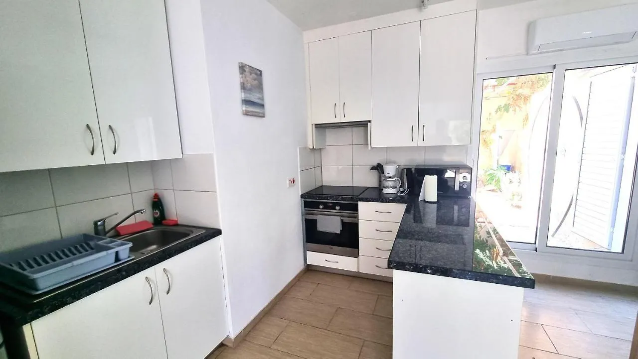 Dream Escape Apt 1 - 6 Min Walk To Kastella Beach! Larnaca Cyprus