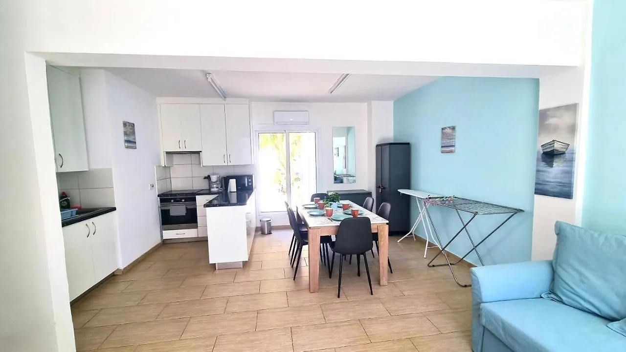 Apartment Dream Escape Apt 1 - 6 Min Walk To Kastella Beach! Larnaca